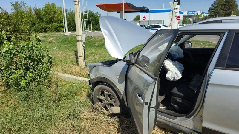 На выезде из Новочеркасска в сторону Ростова столкнулись Hyundai и Kia
