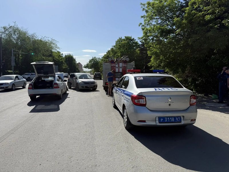 Столкновение на перекрёстке Будённовской: пострадали пассажирки двух автомобилей