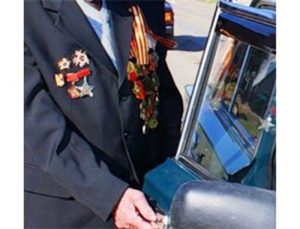 Новочеркасских ветеранов повезут бесплатно на такси 1 января