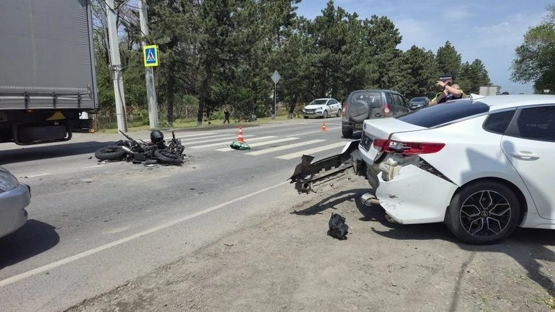 В Персиановском мотоцикл столкнулся с Kia, мотоциклист госпитализирован