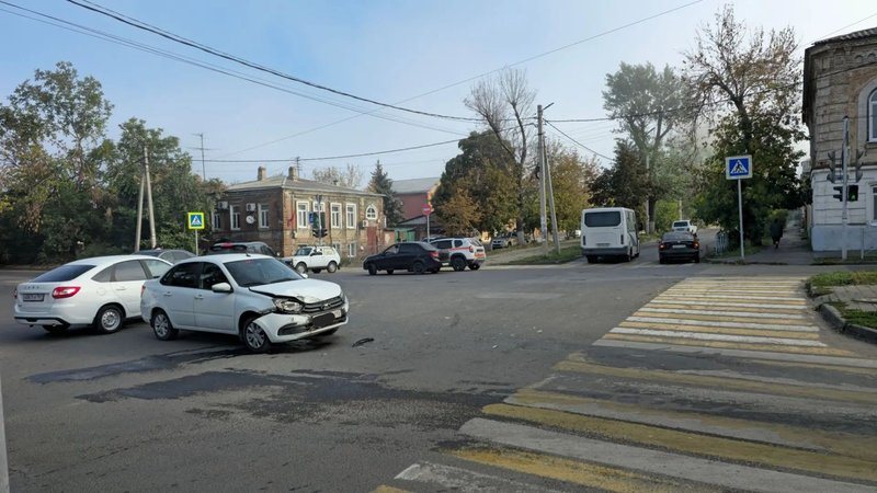 ДТП на перекрёстке улиц Пушкинской и Комитетской в Новочеркасске