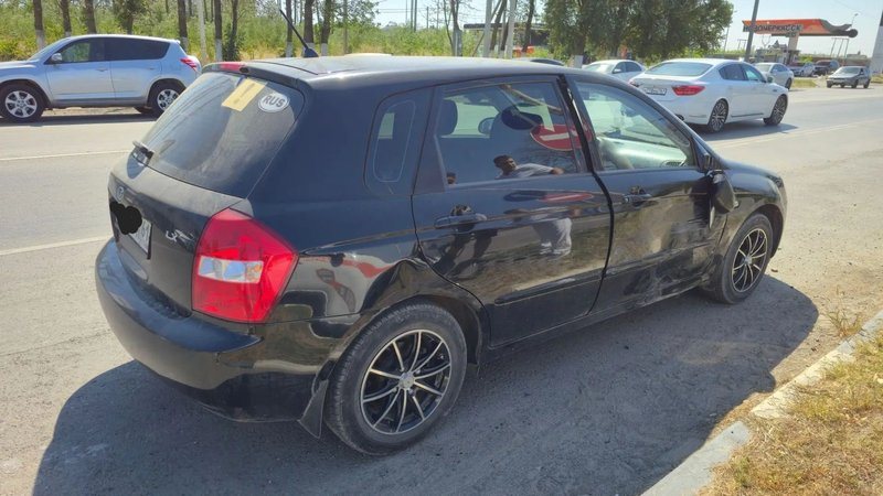 На выезде из Новочеркасска в сторону Ростова столкнулись Hyundai и Kia