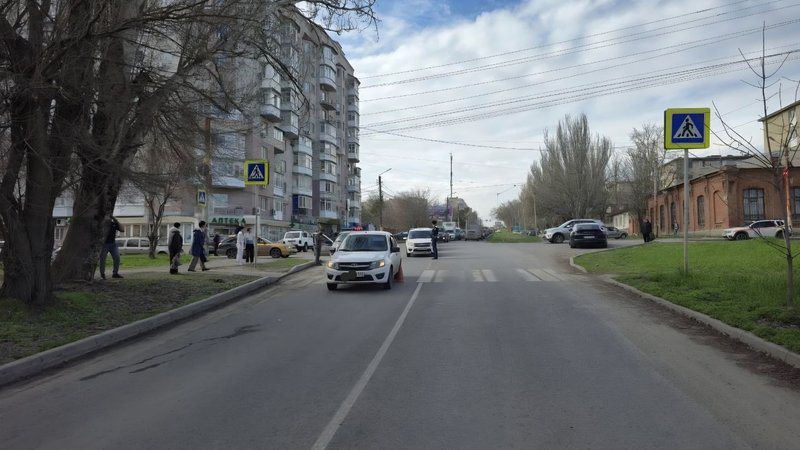 На Первомайской и Троицкой на пешеходном переходе сбили 11-летнего школьника