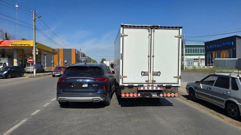 На Харьковском шоссе в Новочеркасске произошло ДТП с участием трёх автомобилей
