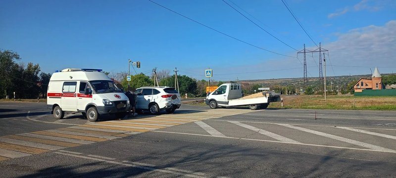 В Персиановском на повороте к дивизии столкнулись Haval, Ford и грузовик Shacman