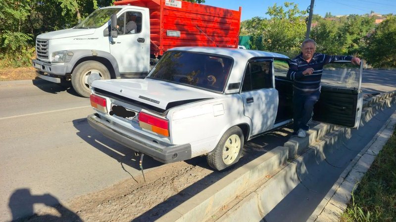 ДТП на Автобате: на пересечении Ростовского выезда и Силикатной столкнулись ВАЗ и УАЗ