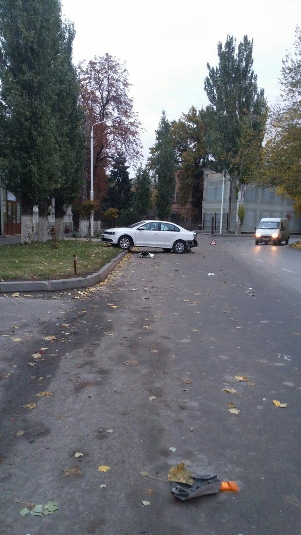 Новочеркасцы засняли иномарку после неудачного дрифта
