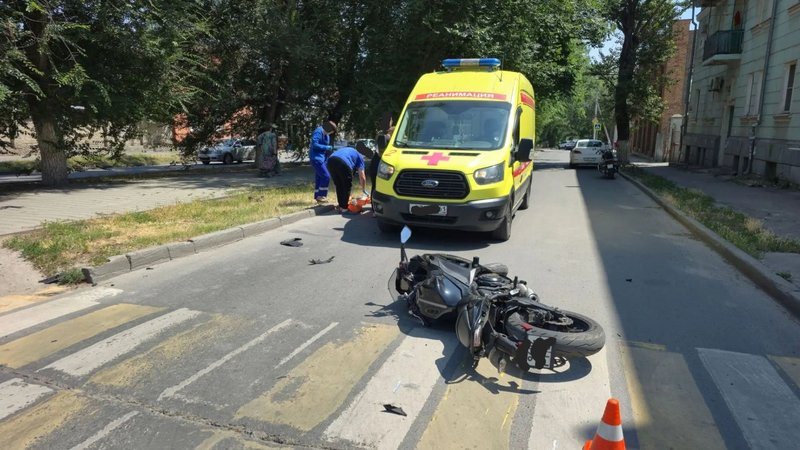 Военнослужащий на мотоцикле пострадал в ДТП на улице Пушкинской в Новочеркасске
