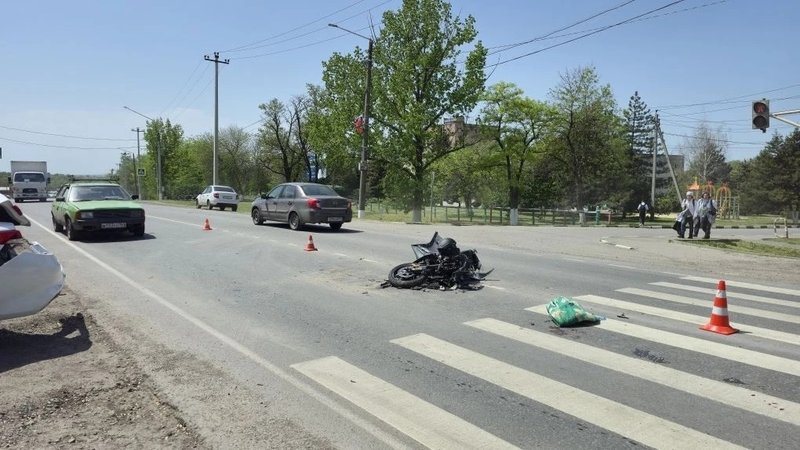 В Персиановском мотоцикл столкнулся с Kia, мотоциклист госпитализирован