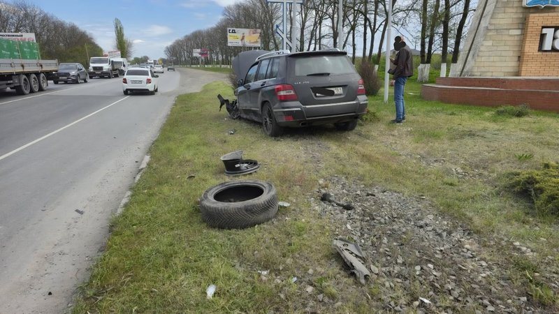 На въезде в Новочеркасск «Хендэ» врезался в «Опель», пропускавший встречный поток