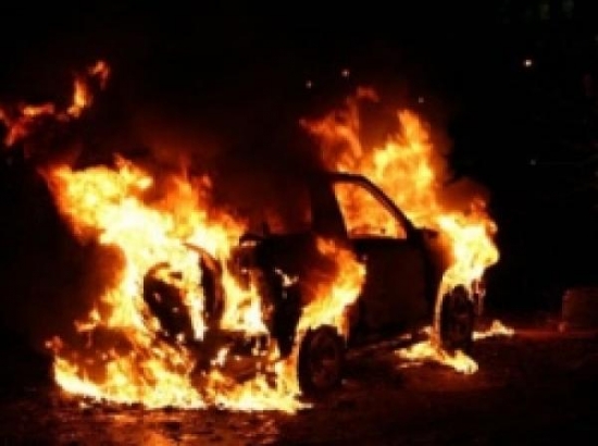 В Новочеркасске сожгли Тойота — Королла