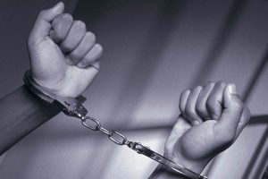 Внимательный мужчина помог задержать двух преступников
