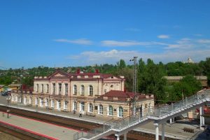 Жд новочеркасск. ЖД вокзал Новочеркасск. Новочеркасск Железнодорожный вокзал. Новочеркасск ж-д вокзал. ЖД станция Новочеркасск.