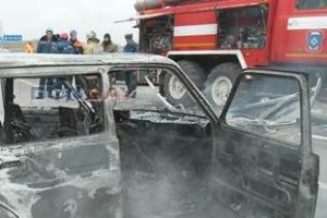 На въезде в Новочеркасск вспыхнул автомобиль