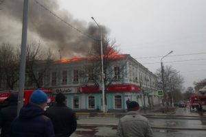 В Новочеркасске сгорела городская поликлиника (видео)